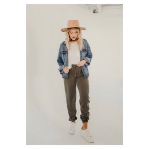 Serena Joggers -Carly Jean Los Angeles